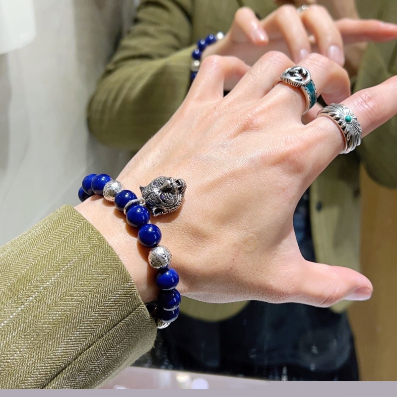 G*u*i bracelets